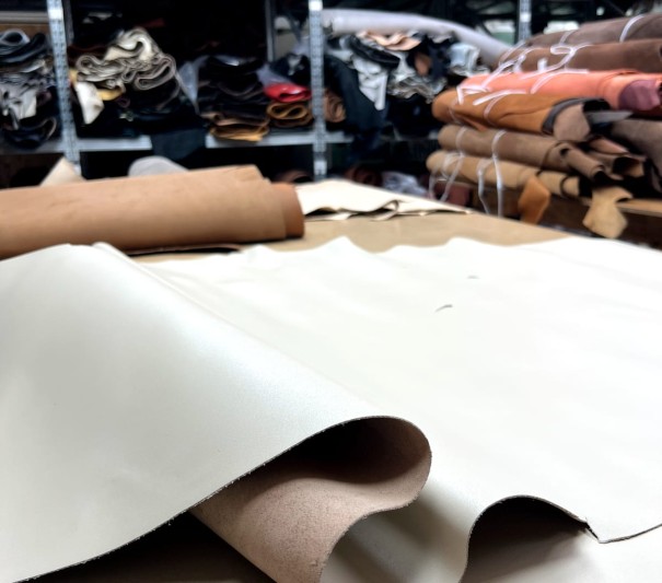 Десерт (Бежевый), с финишем, 1.6-2.0 мм, средний размер 180-200 дм²